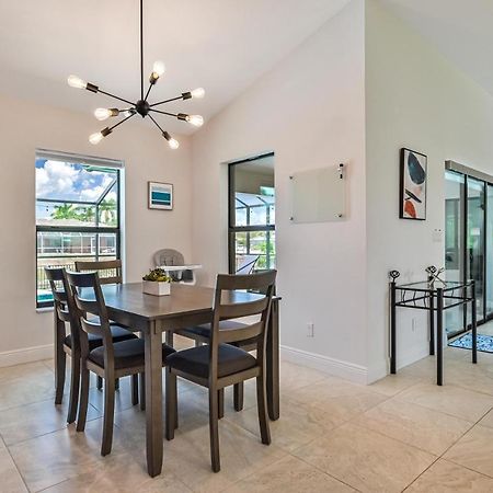 Centrally Located Cape Coral Oasis On Fresh Water Villa Exteriör bild