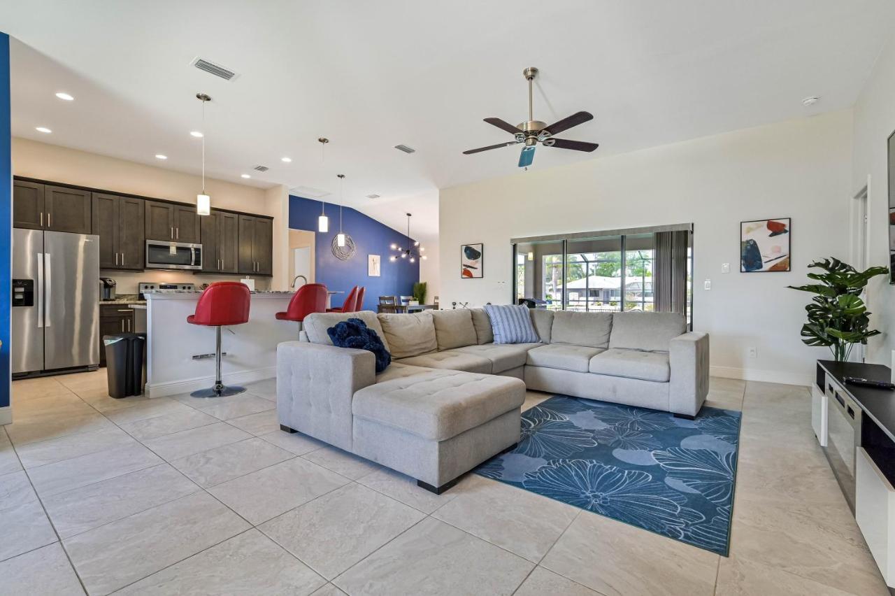 Centrally Located Cape Coral Oasis On Fresh Water Villa Exteriör bild