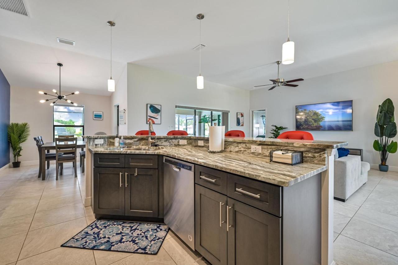 Centrally Located Cape Coral Oasis On Fresh Water Villa Exteriör bild